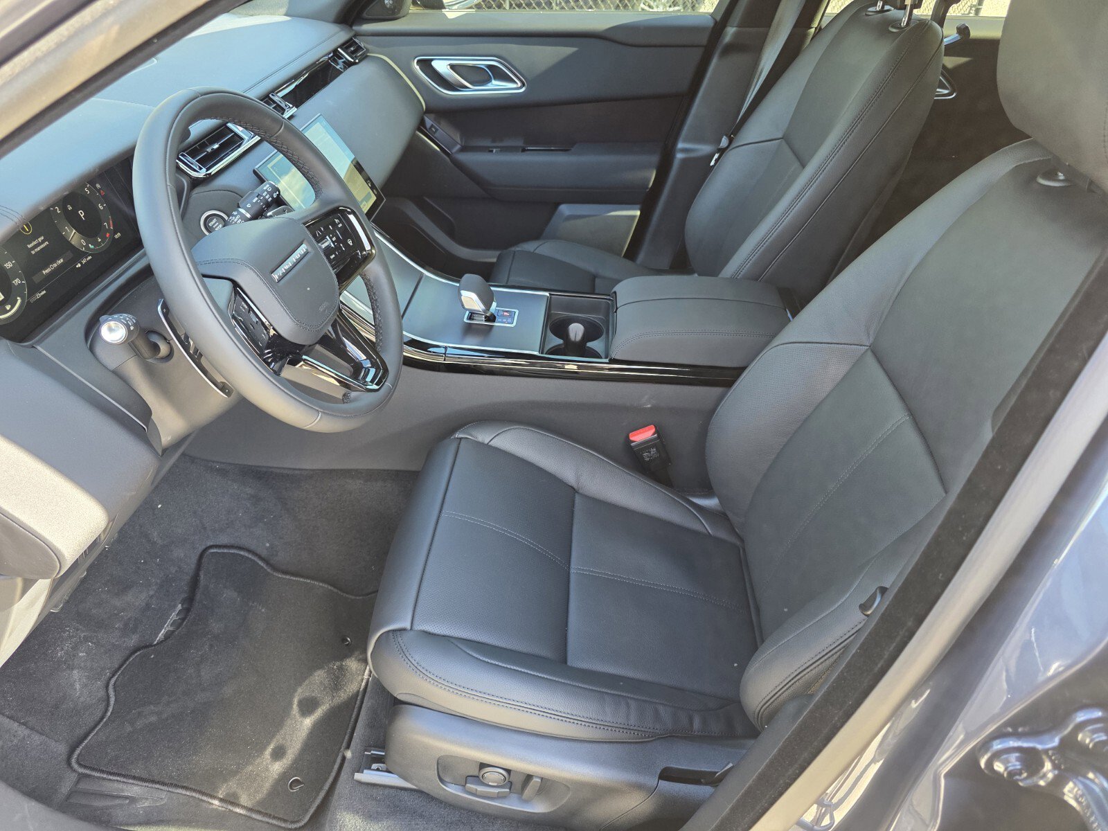 New 2026 Land Rover Range Rover Velar Dynamic SE image 10