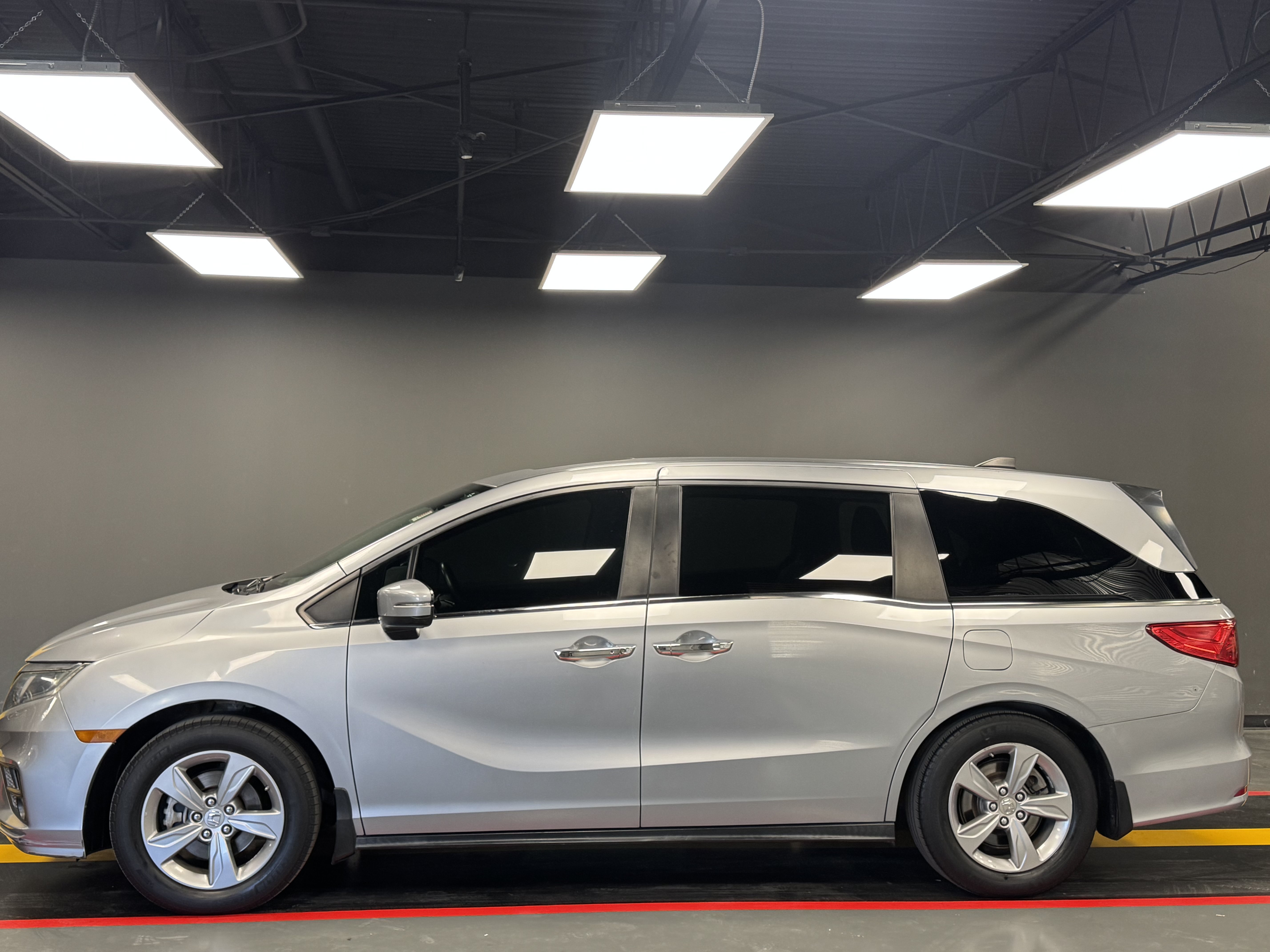 Used 2018 Honda Odyssey EX-L image 3