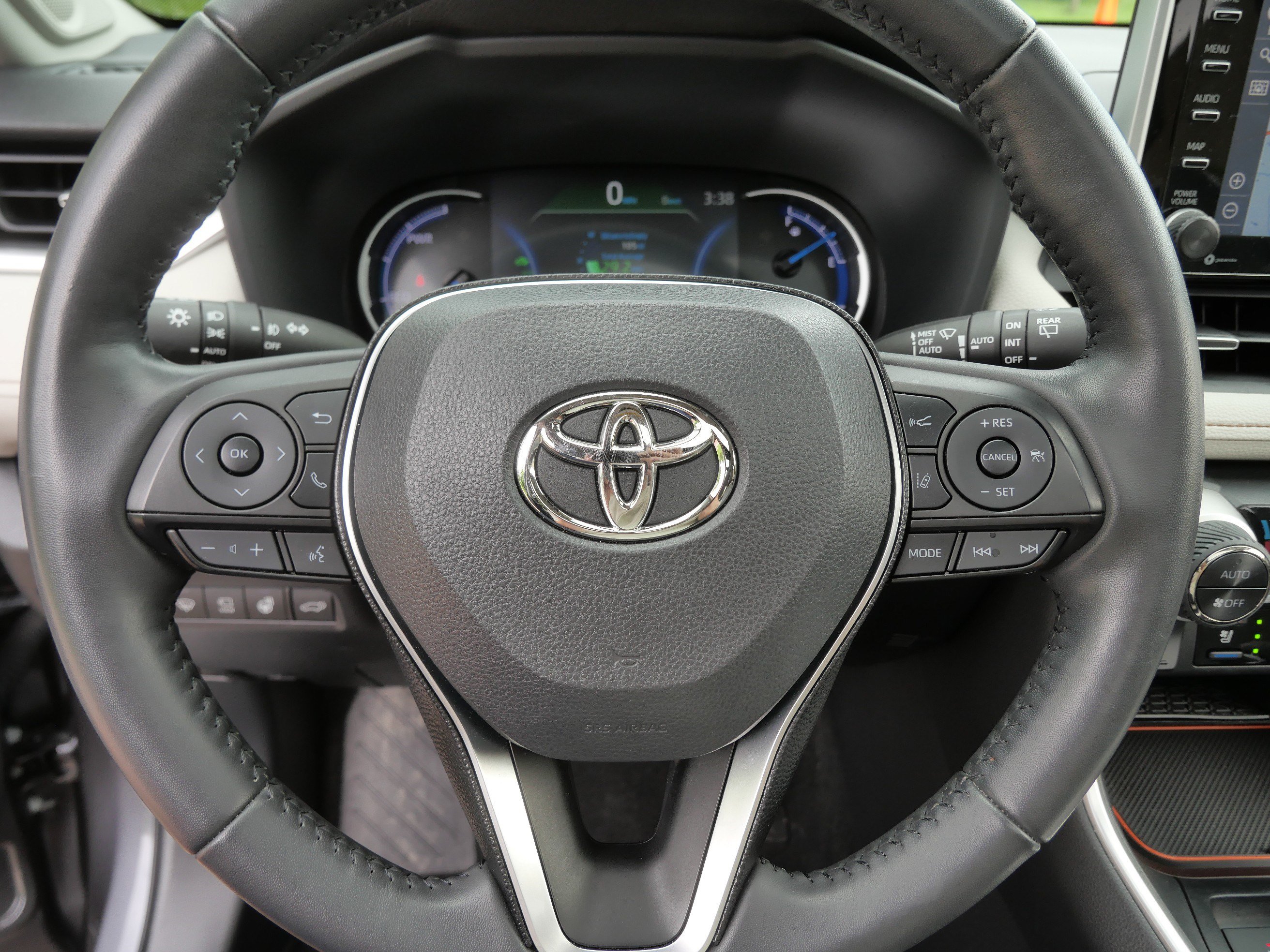 Used 2020 Toyota RAV4 Limited AWD/4WD image 26