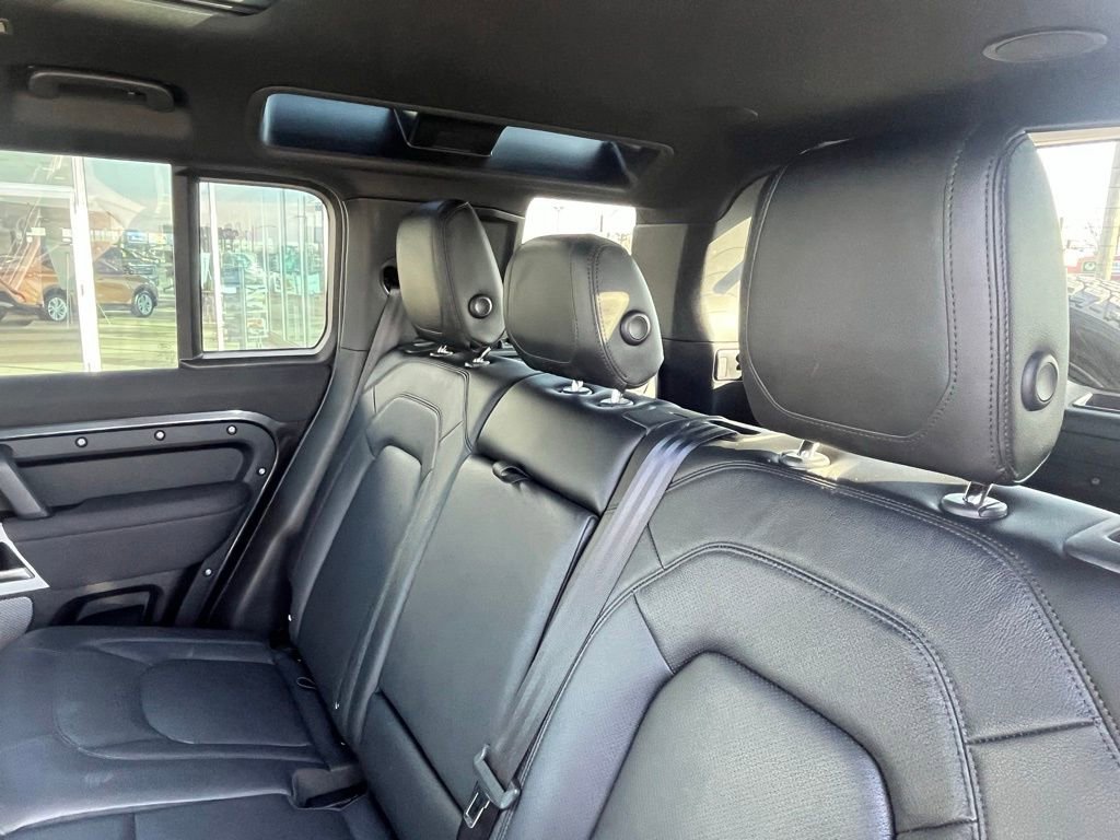 Used 2023 Land Rover Defender 110 SE image 25