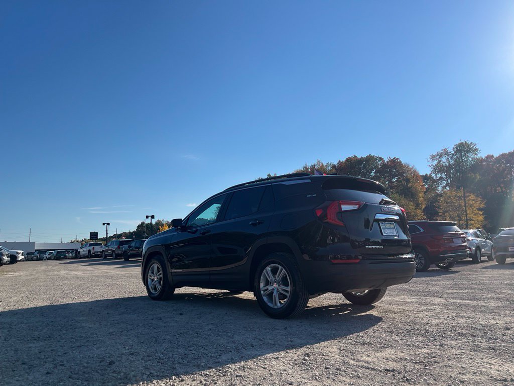 Used 2024 GMC Terrain SLE w/ Driver Convenience Package FWD image 8