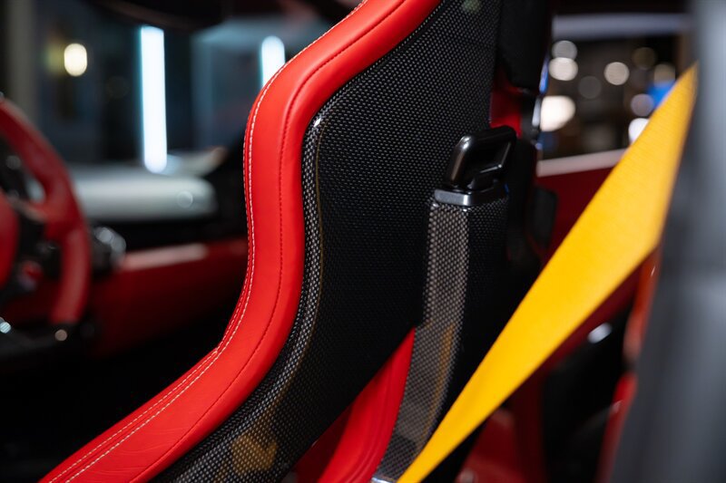 Used 2015 Ferrari 458 Italia Coupe RWD image 33