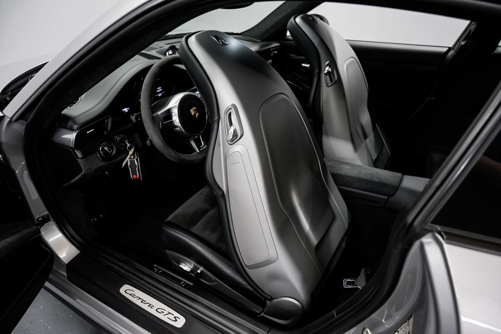 Used 2015 Porsche 911 Carrera GTS RWD image 21