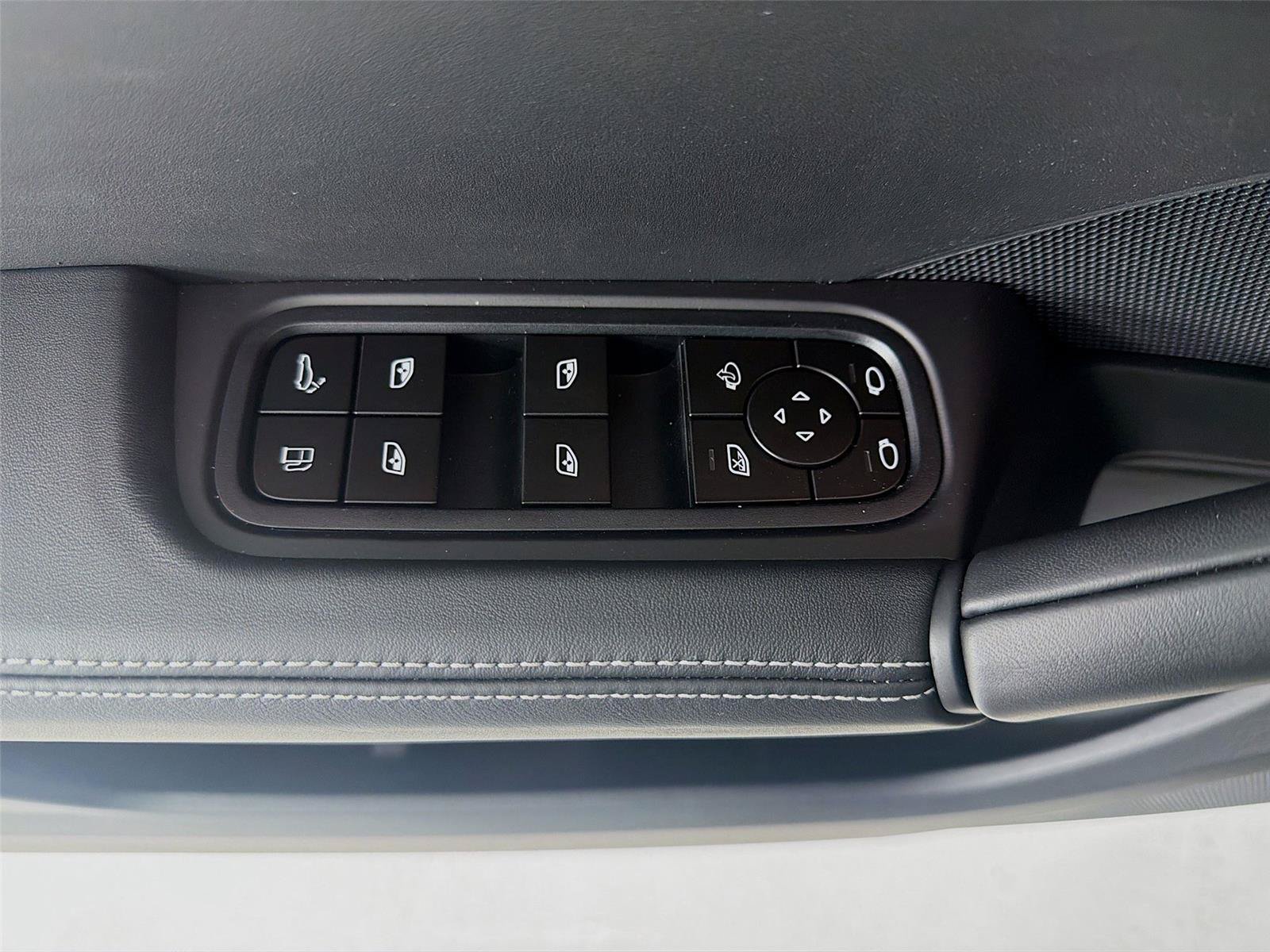 New 2026 Porsche Cayenne E-Hybrid AWD/4WD image 8