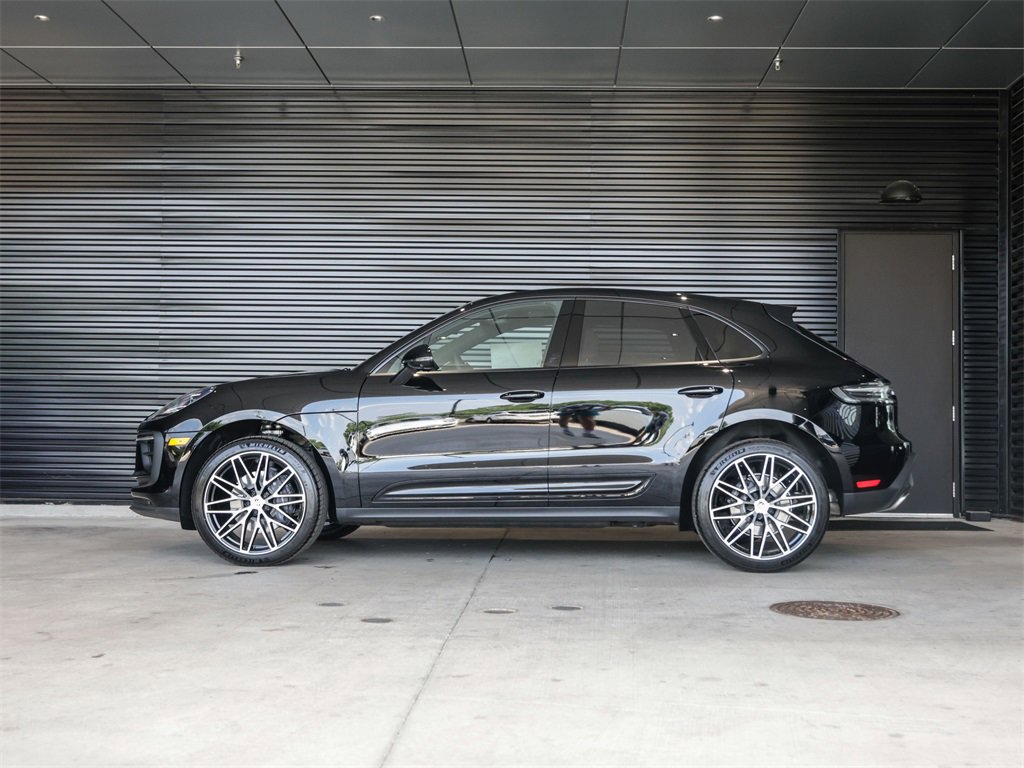 Used 2025 Porsche Macan image 2