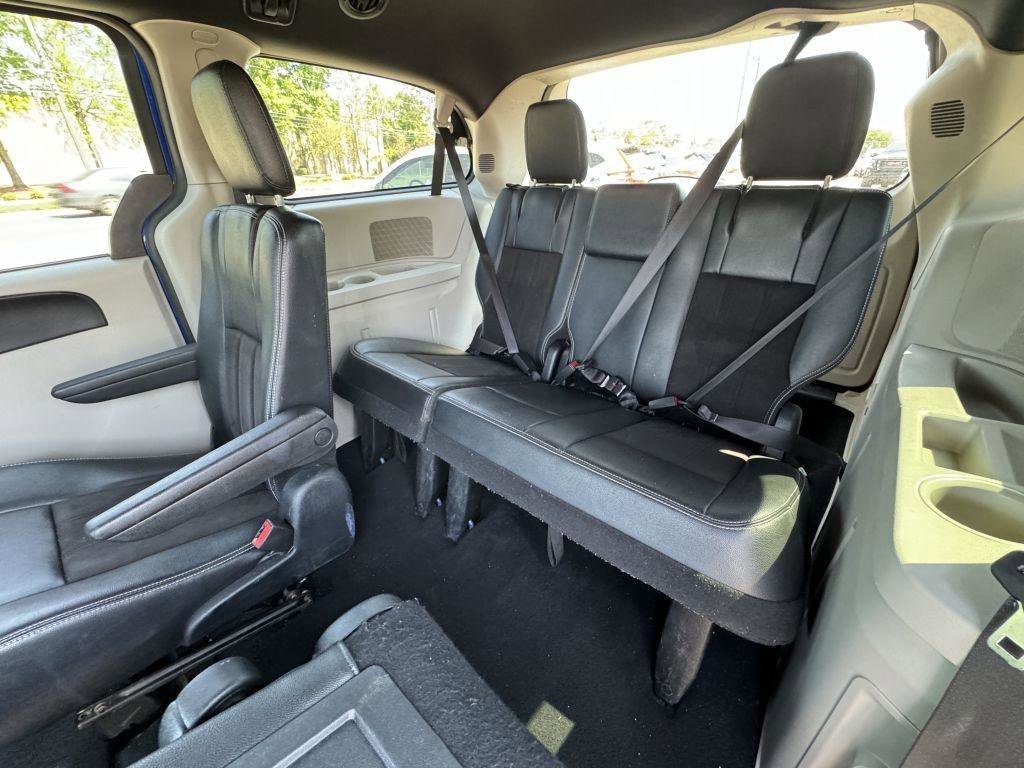 Used 2020 Dodge Grand Caravan SXT image 9