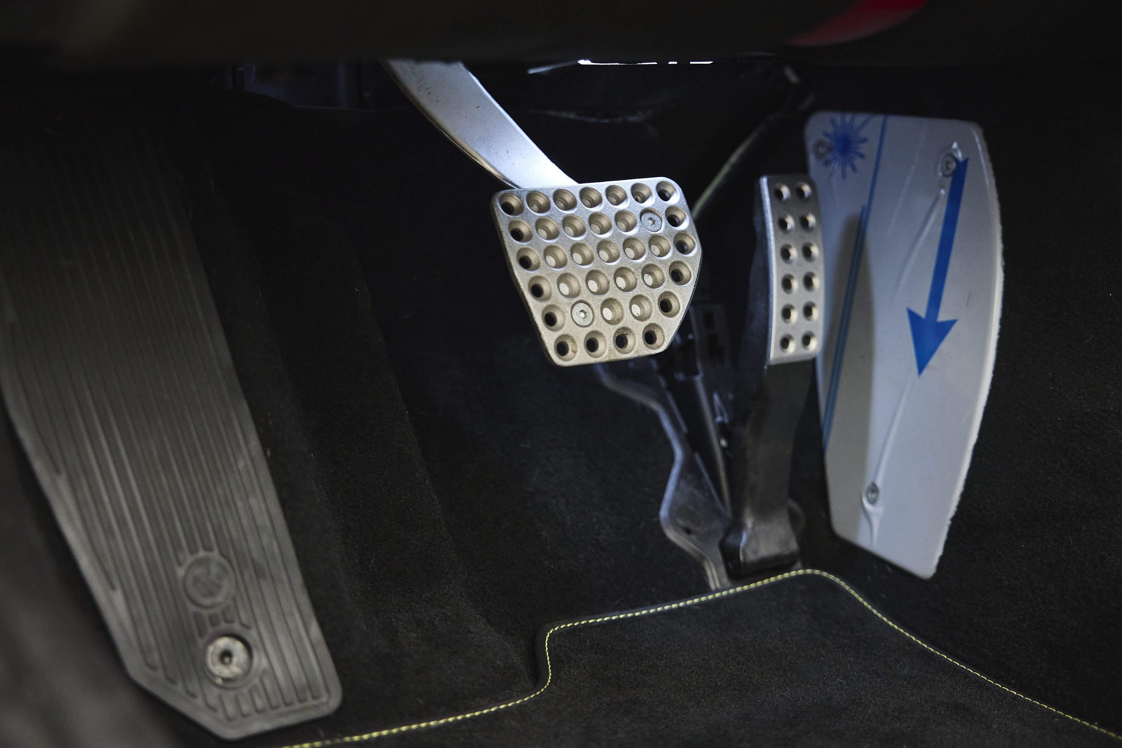 Used 2025 Ferrari Roma Spider RWD image 17