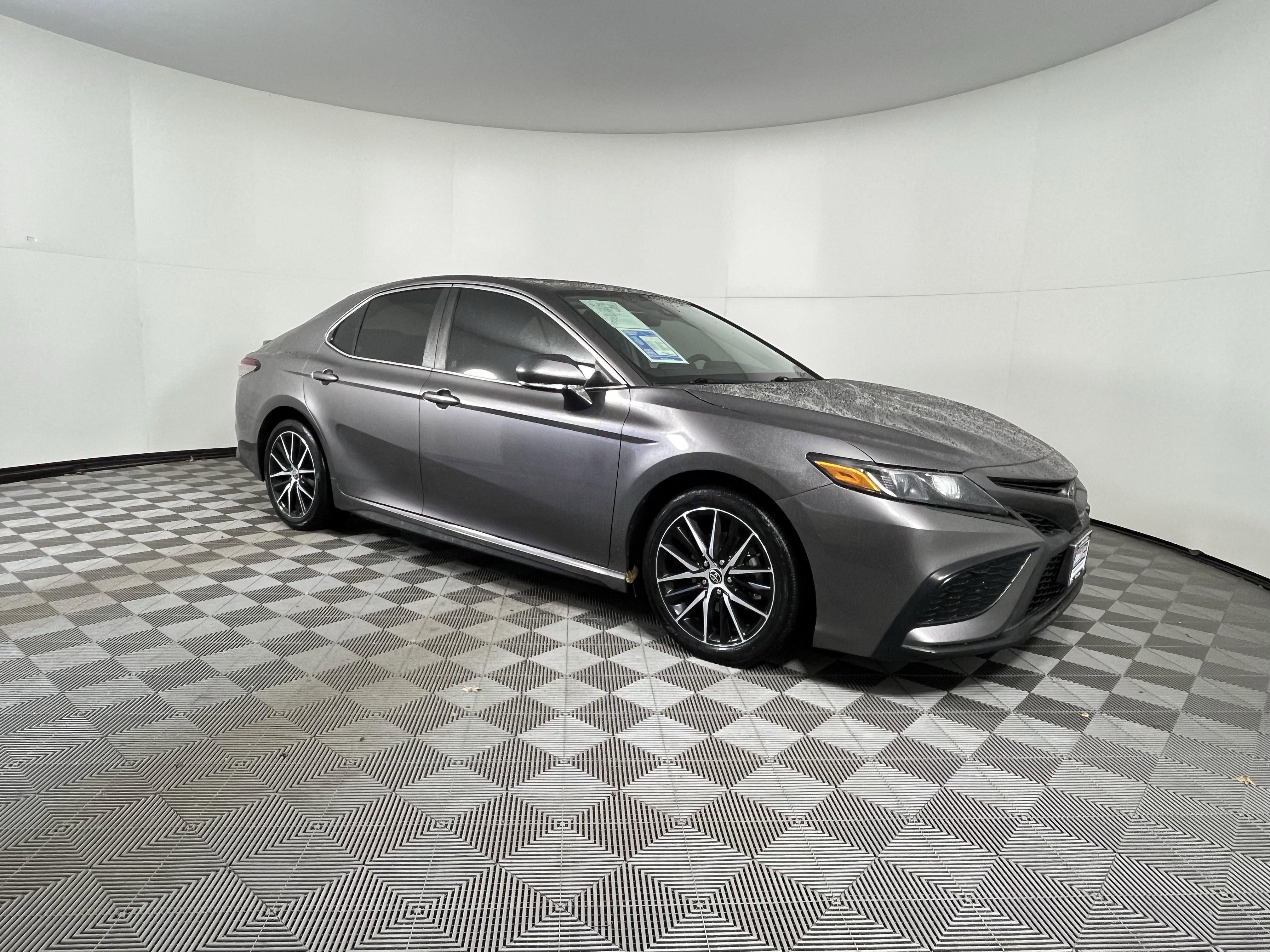 Used 2023 Toyota Camry SE image 7
