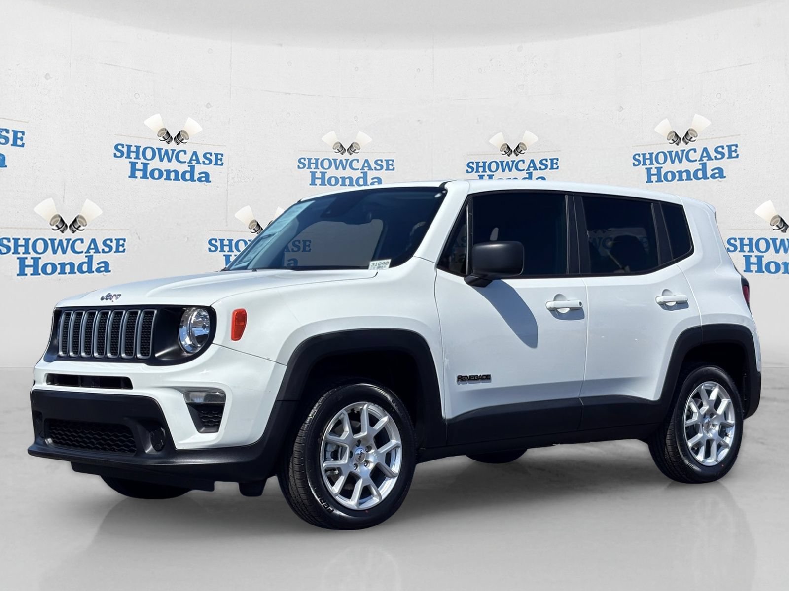 Used 2023 Jeep Renegade Latitude AWD/4WD image 2
