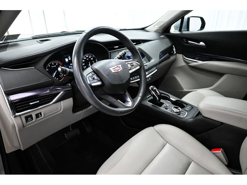 Used 2023 Cadillac XT4 Luxury w/ Cold Weather Package FWD image 32