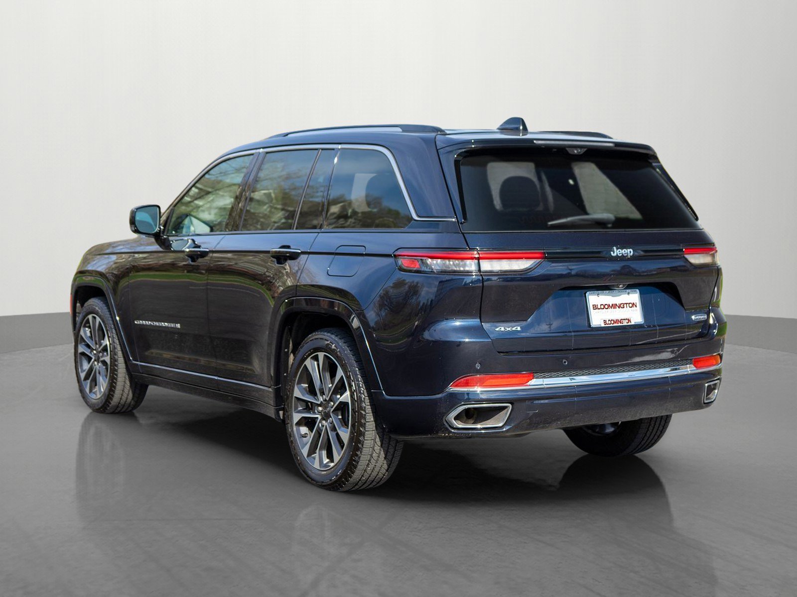 Used 2023 Jeep Grand Cherokee Overland w/ Adv Protech Group III AWD/4WD image 5