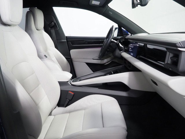 Used 2024 Porsche Macan 4 Electric image 15