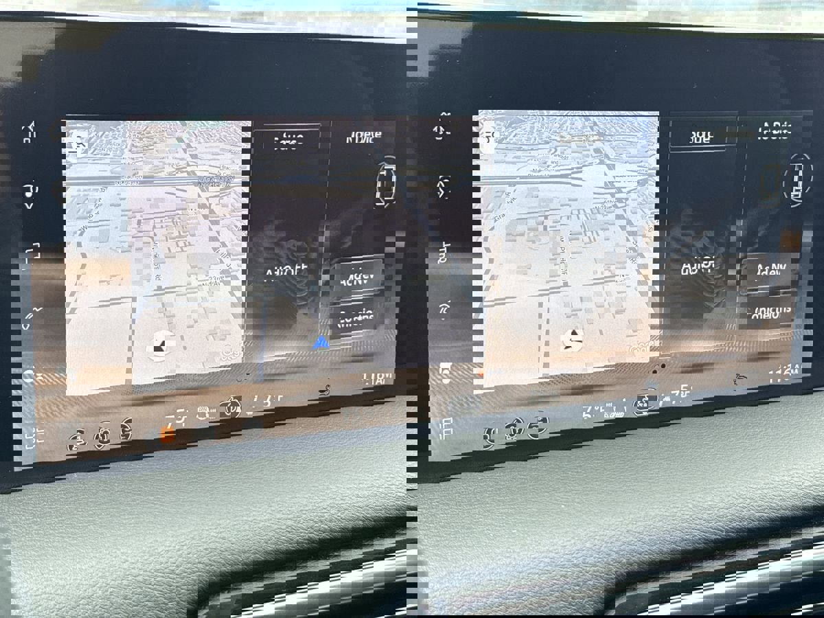 New 2026 Nissan Armada SL w/ Captain's Chari Seat Package image 25