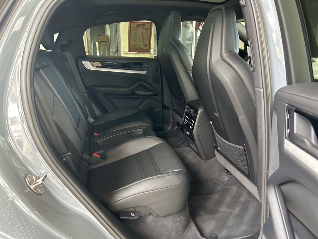 Used 2025 Porsche Cayenne S image 27