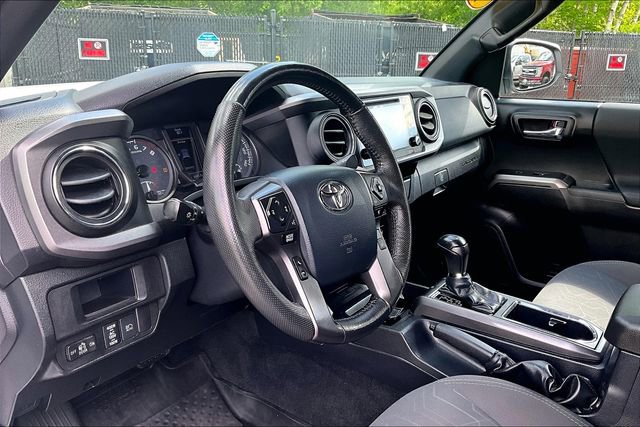 Used 2018 Toyota Tacoma TRD Off-Road w/ Technology Package image 14
