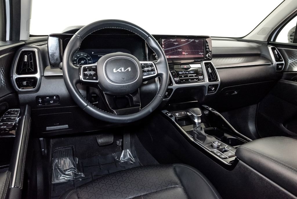 Certified 2023 Kia Sorento SX FWD image 9