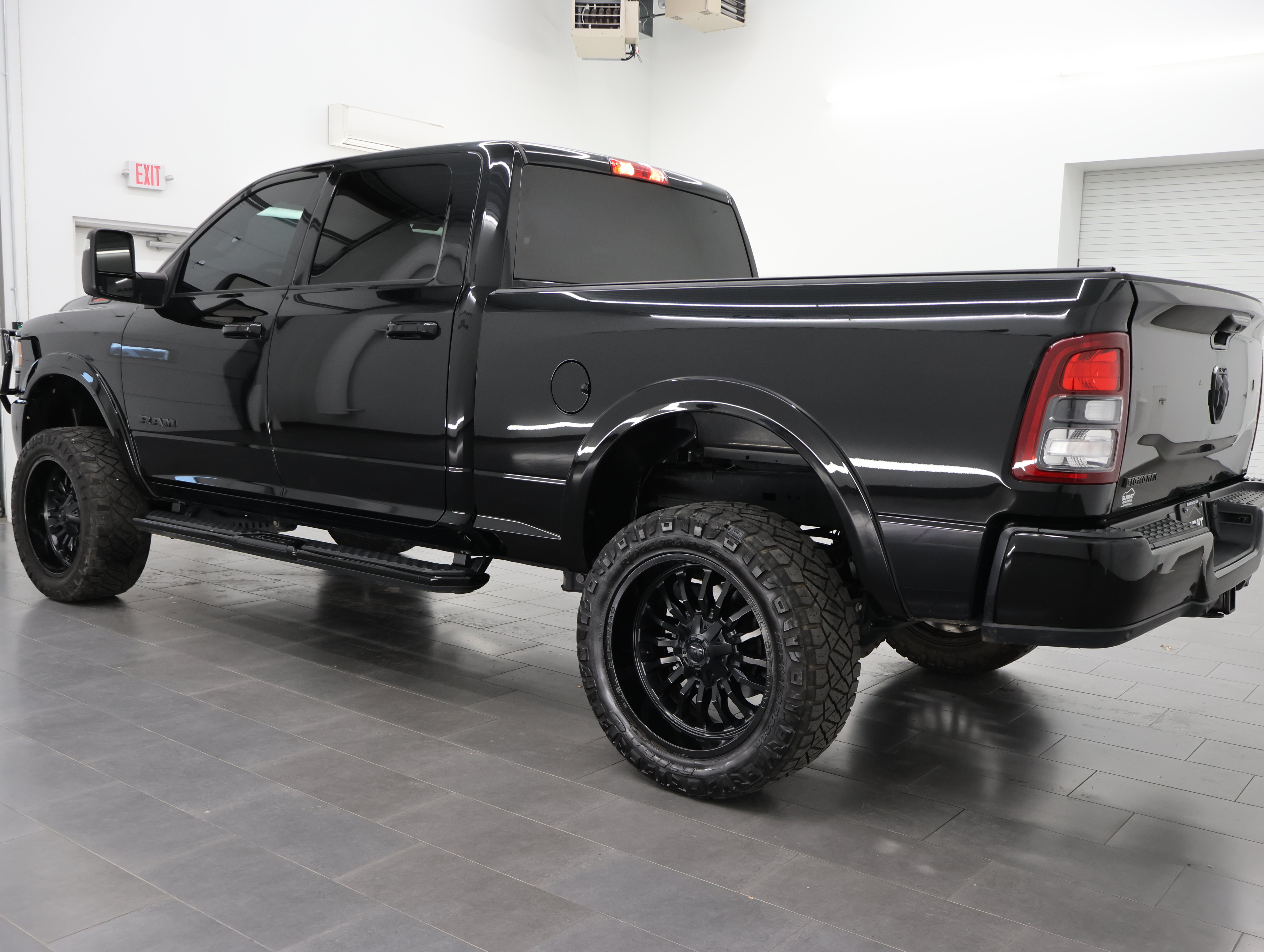 Used 2024 RAM 2500 Big Horn w/ Night Edition AWD/4WD image 6