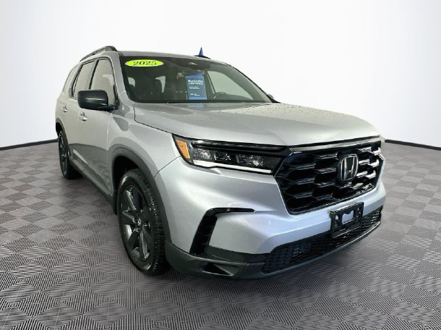 Used 2025 Honda Pilot Sport image 4