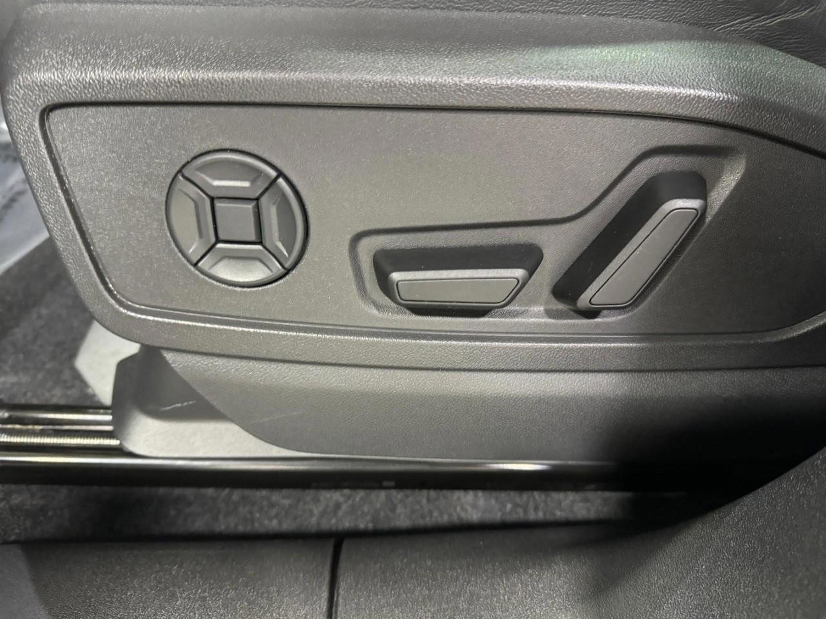 Certified 2025 Audi Q5 Premium w/ Convenience Package image 27