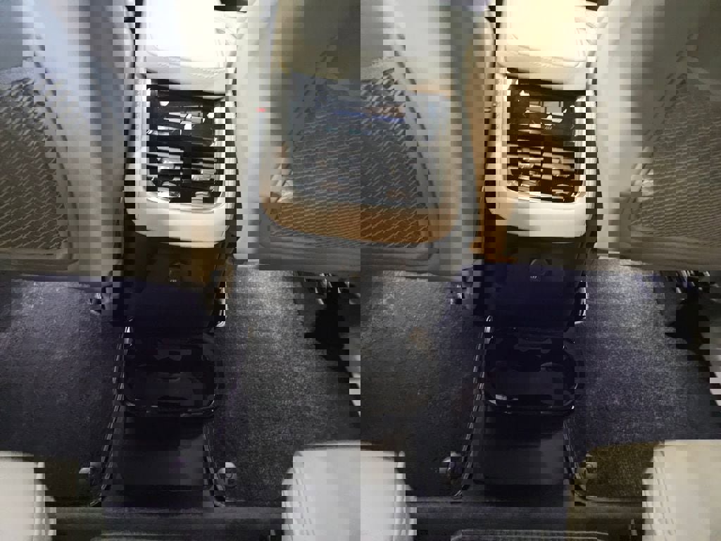 Certified 2025 Volvo XC90 T8 Ultra image 16