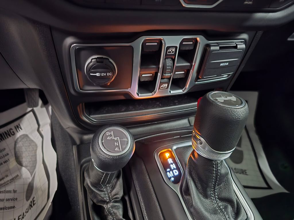New 2026 Jeep Wrangler Unlimited Sahara AWD/4WD image 25