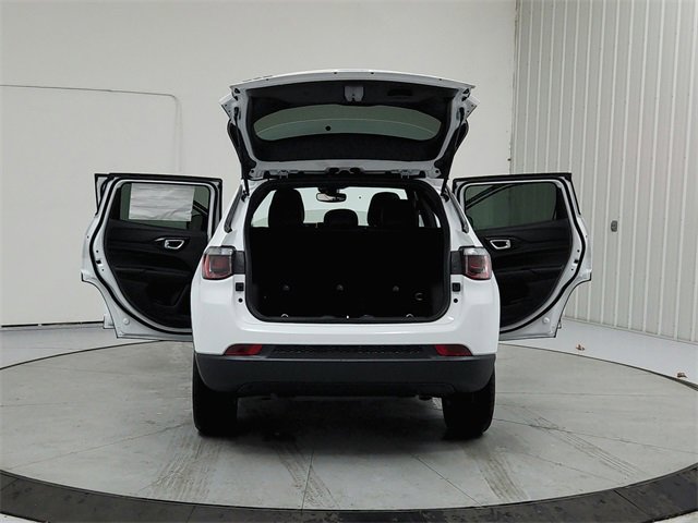 New 2026 Jeep Compass Latitude image 14