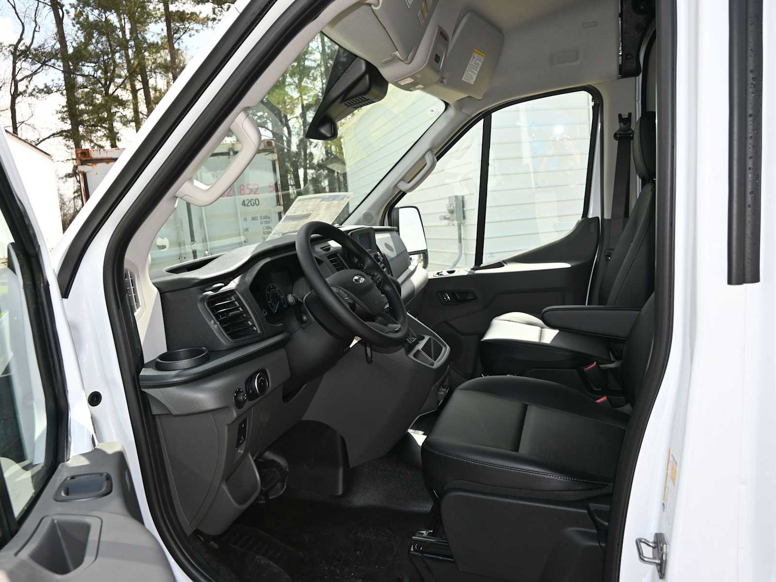New 2025 Ford Transit 250 148 Medium Roof image 22