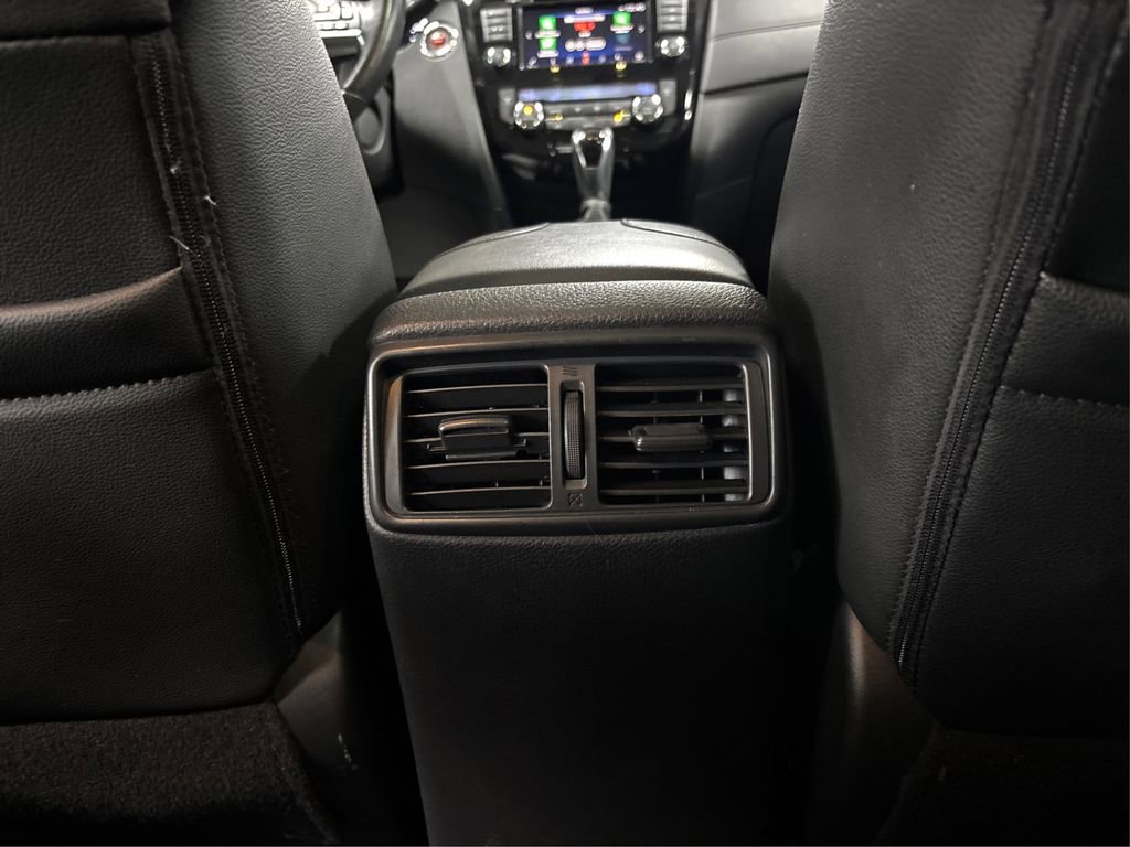 Used 2018 Nissan Rogue SL w/ Premium Package image 28