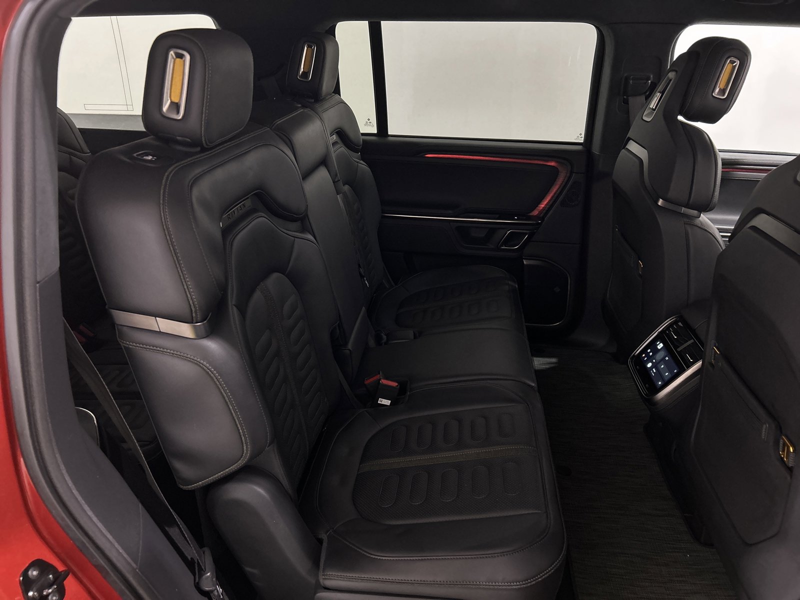 Used 2023 Rivian R1S Launch Edition image 23