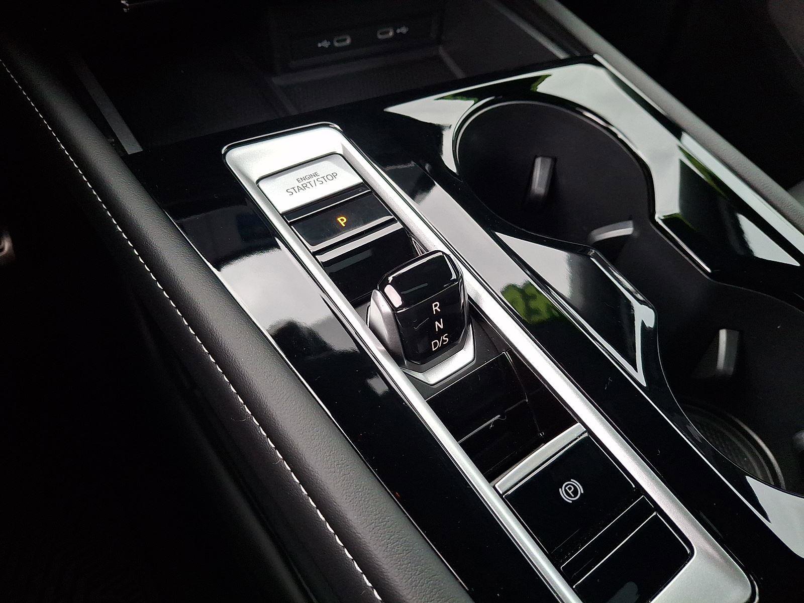 Used 2024 Volkswagen Atlas Cross Sport SEL R-Line image 13