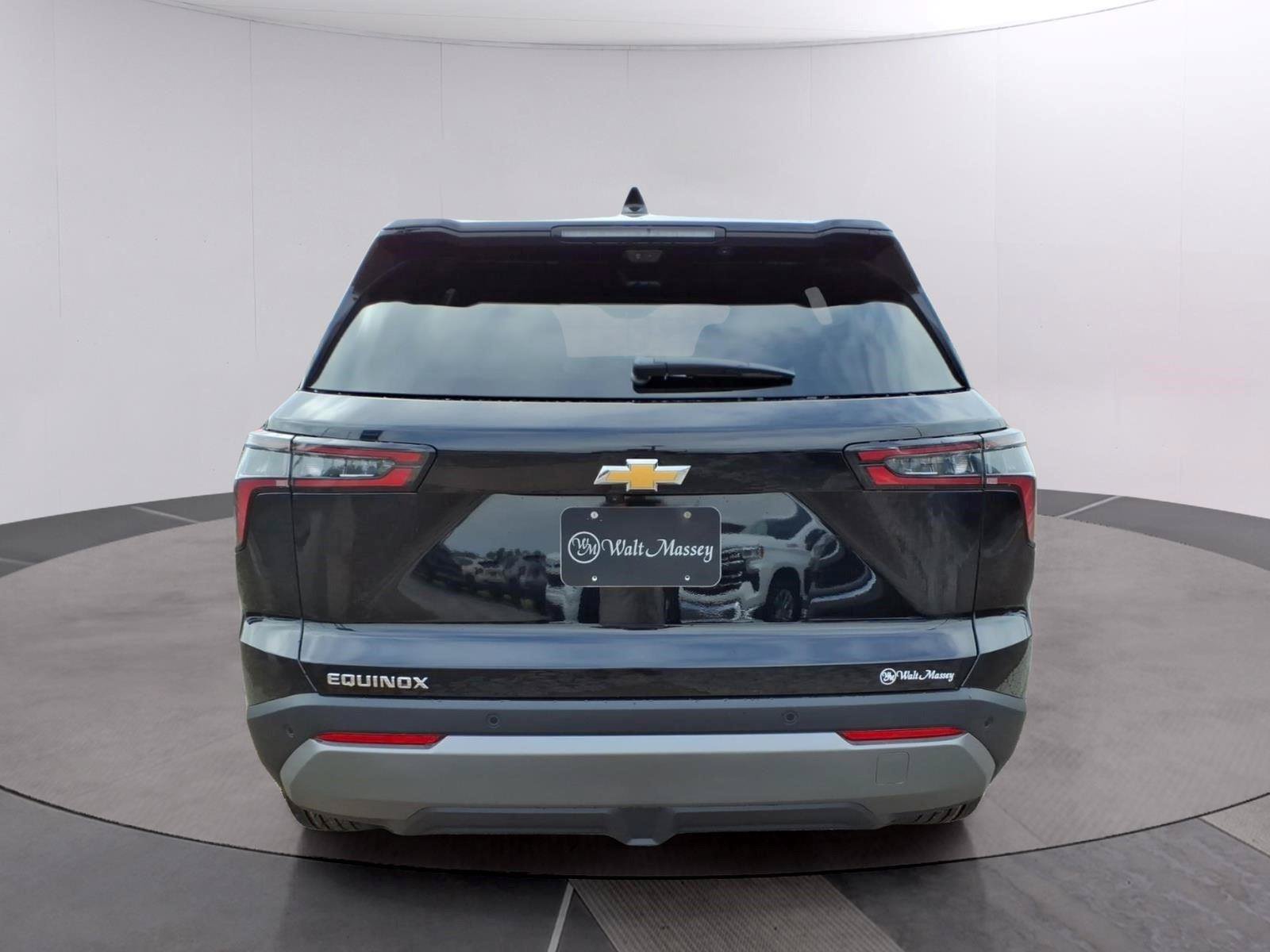 New 2026 Chevrolet Equinox LT w/ Convenience Package II FWD image 4