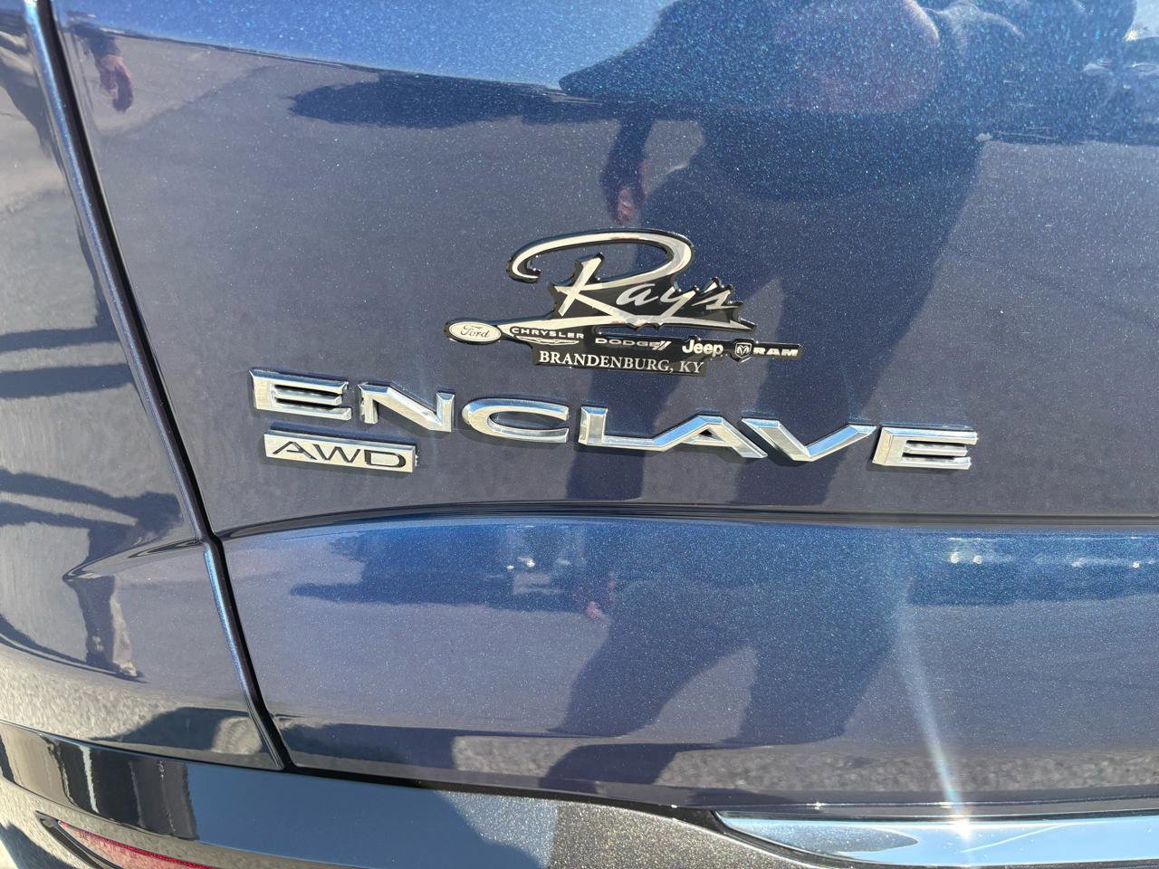 Used 2023 Buick Enclave Essence image 9