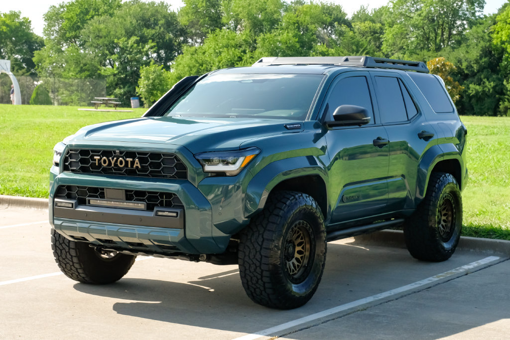Used 2025 Toyota 4Runner Trailhunter AWD/4WD image 3