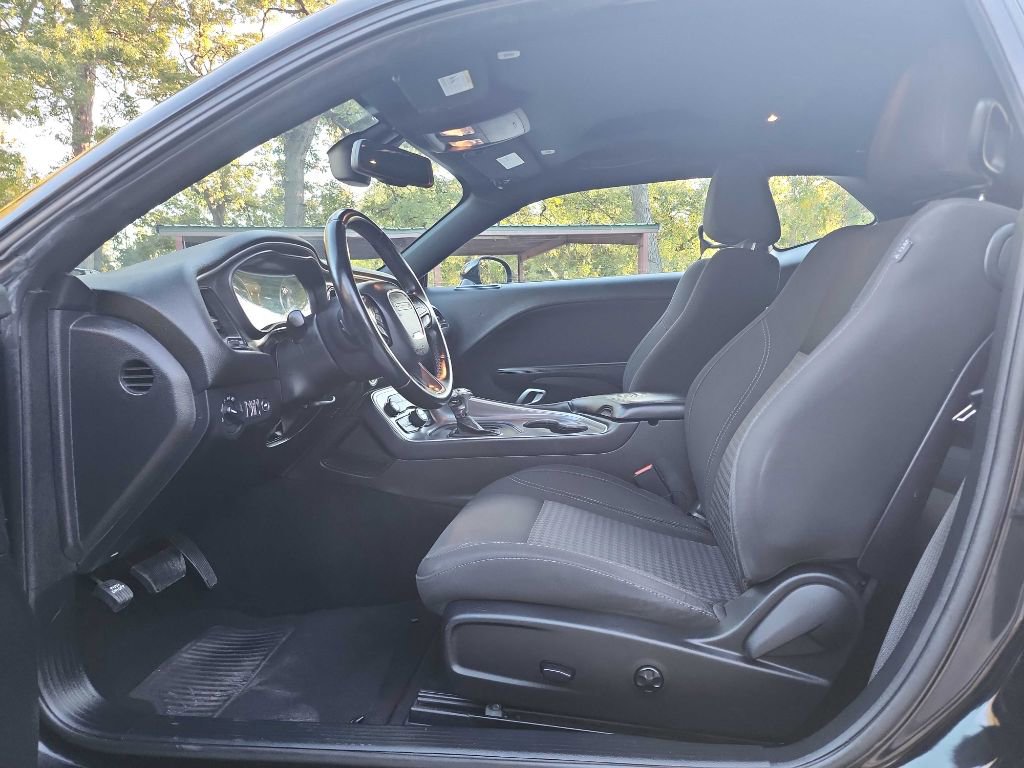 Used 2019 Dodge Challenger SXT image 13