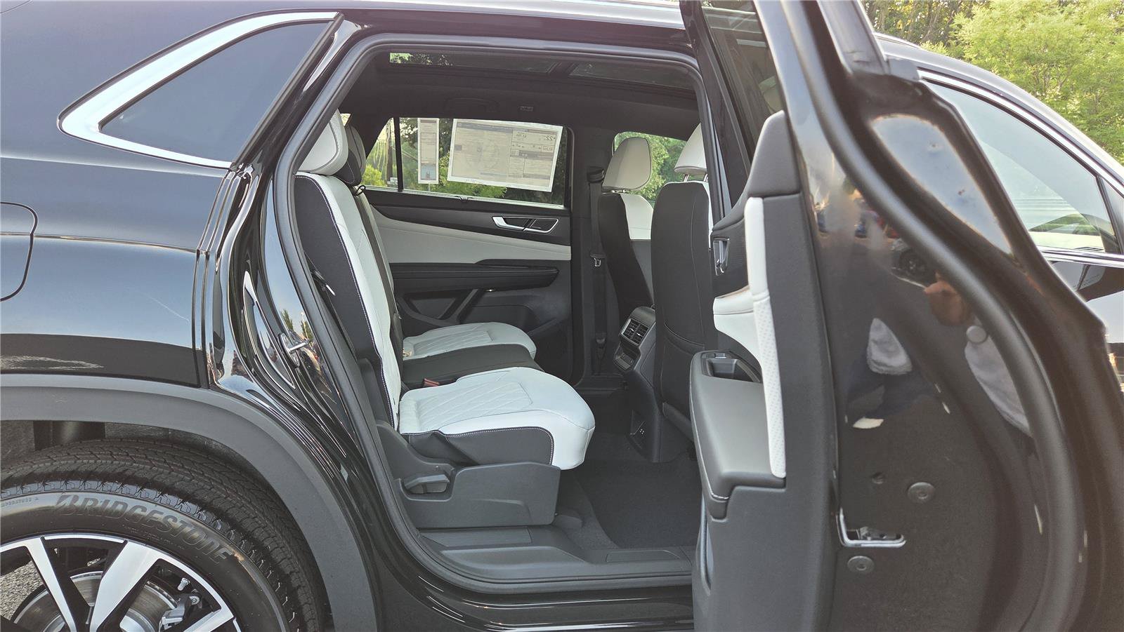 New 2026 Volkswagen Atlas Cross Sport SEL Premium R-Line AWD/4WD image 32