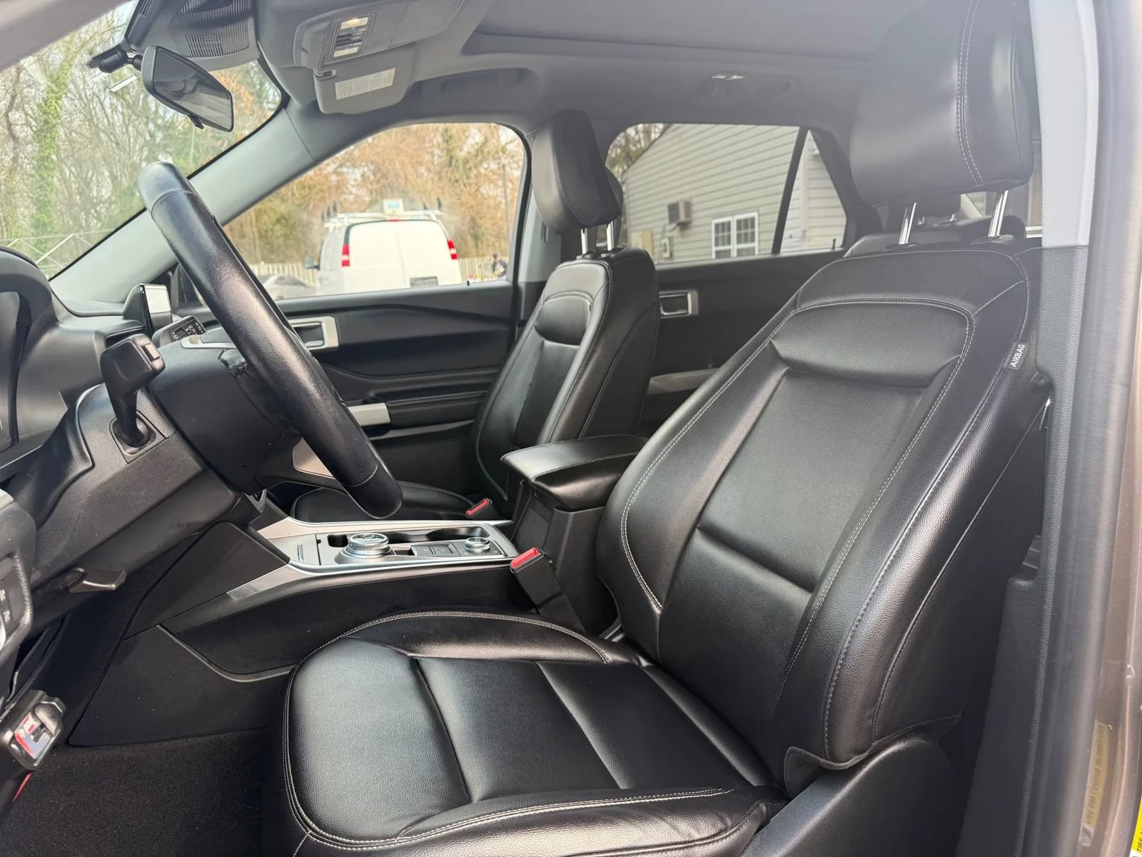 Used 2021 Ford Explorer XLT w/ Equipment Group 202A AWD/4WD image 12