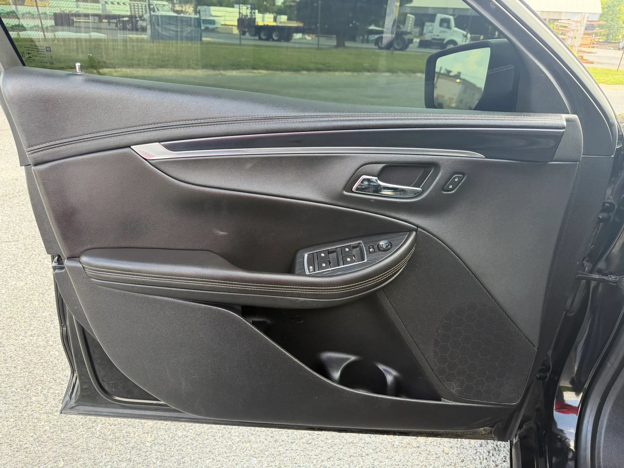 Used 2019 Chevrolet Impala LT FWD image 5