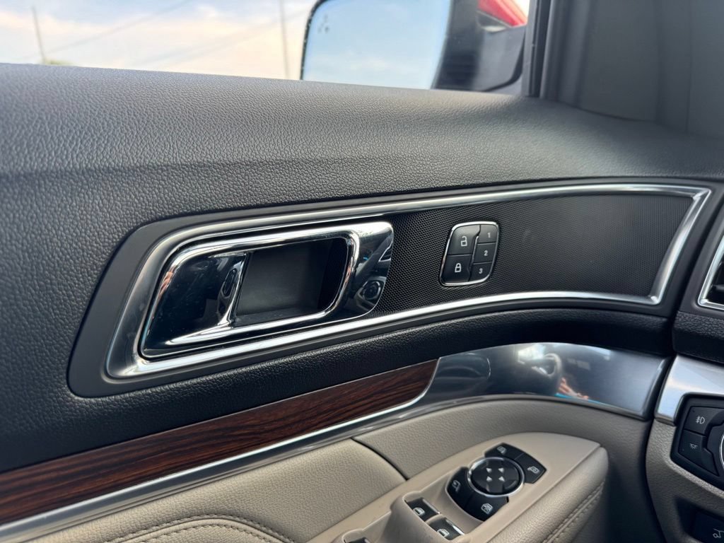 Used 2019 Ford Explorer Limited w/ Ford Safe & Smart Package FWD image 35