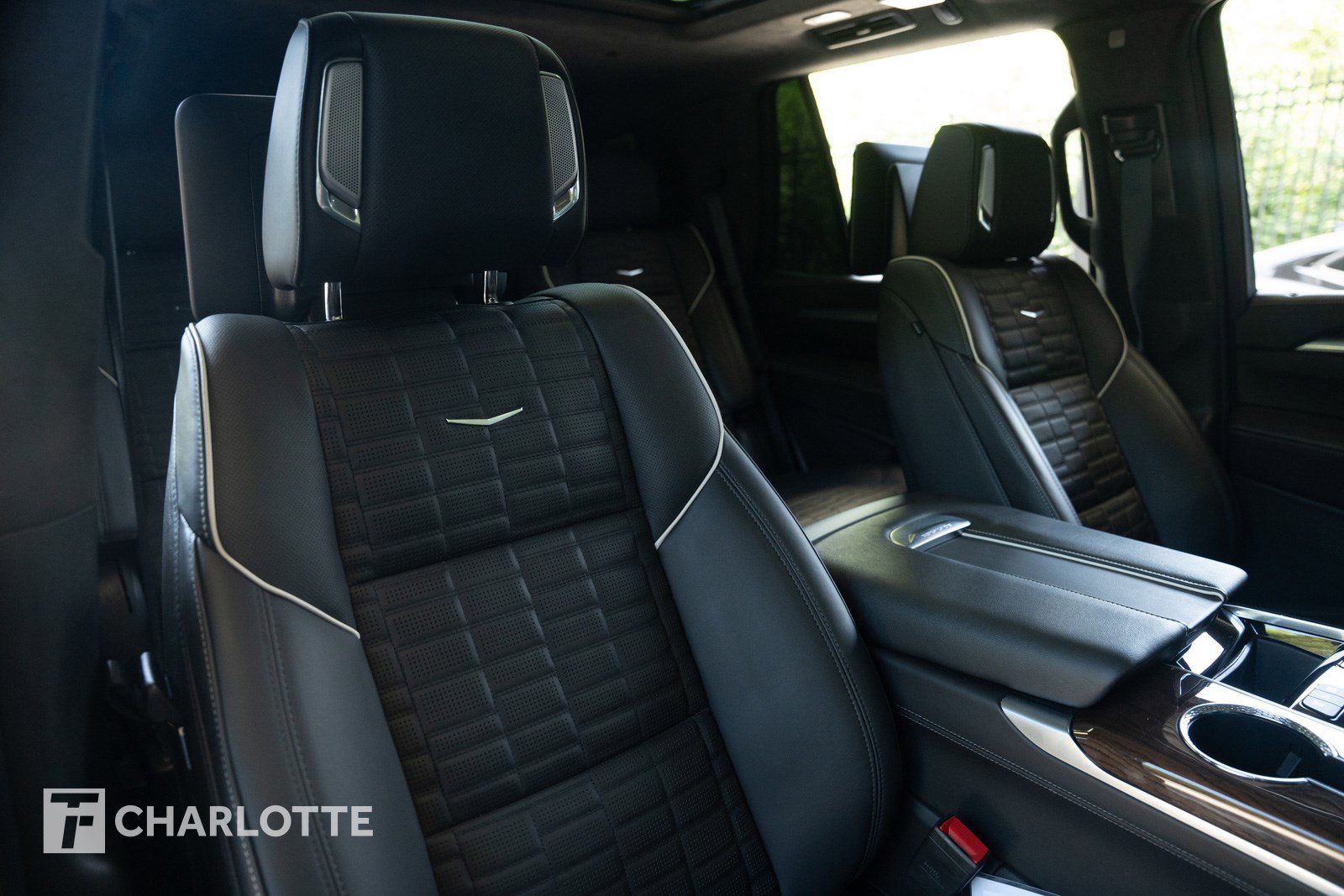 Used 2025 Cadillac Escalade Sport Platinum w/ LPO, Floor Liner Package AWD/4WD image 27