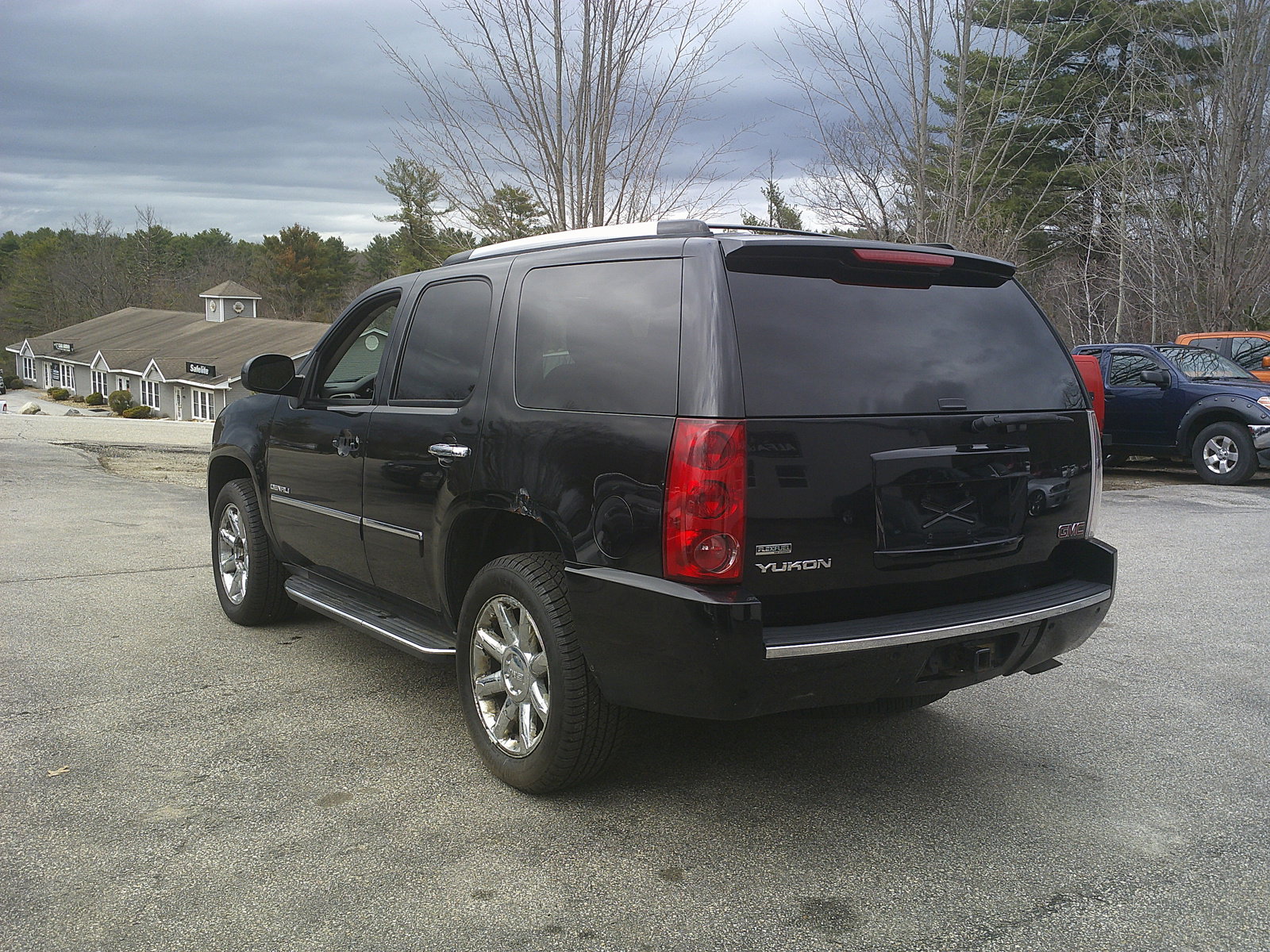 Used 2011 GMC Yukon Denali image 7