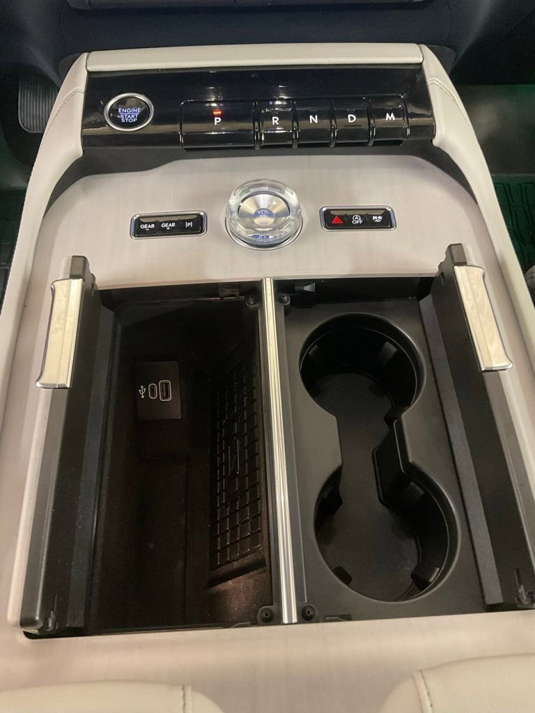 Used 2025 Lincoln Navigator Reserve image 22