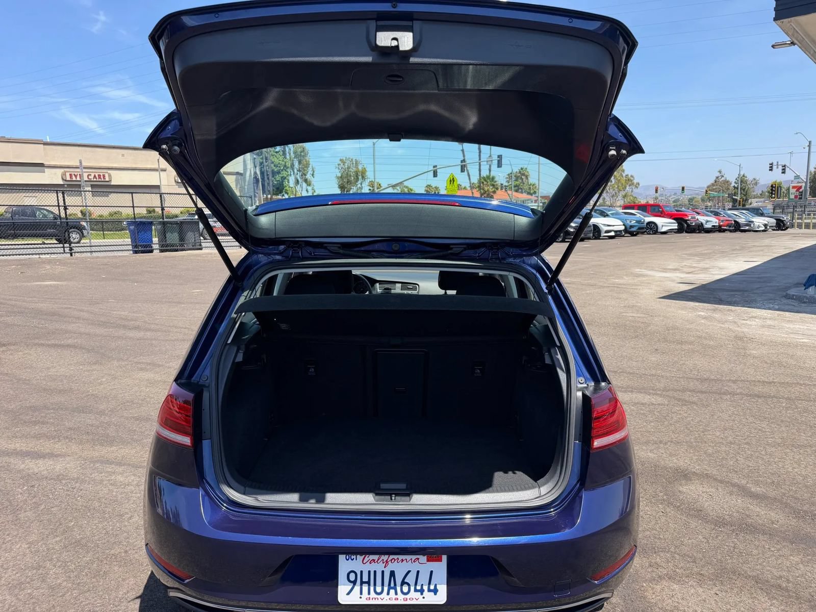 Used 2017 Volkswagen e-Golf SE FWD image 33