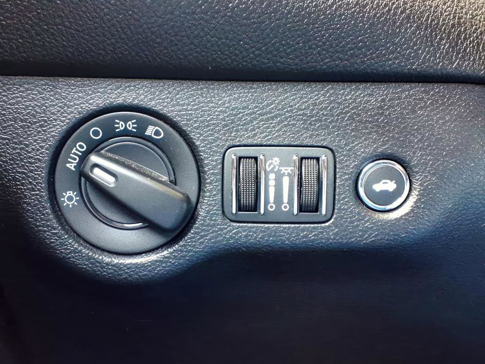 Used 2021 Dodge Challenger SXT image 21