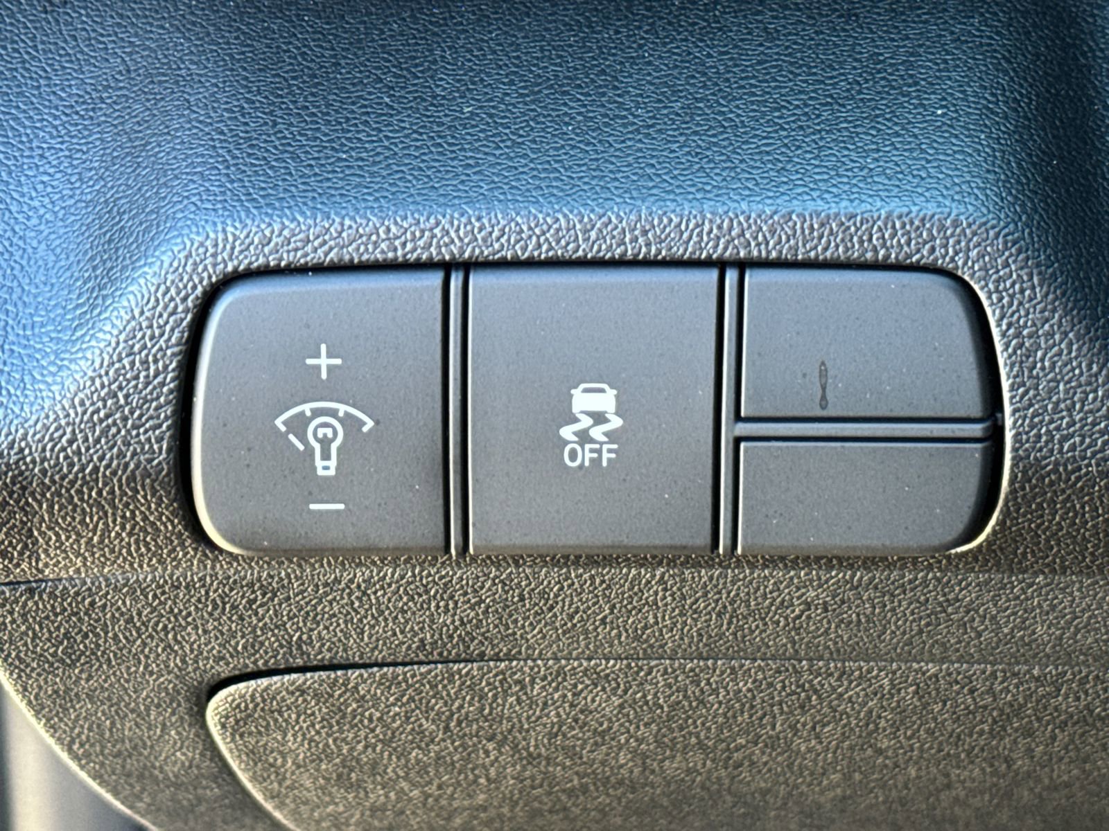 Certified 2025 Hyundai Elantra Sport image 35