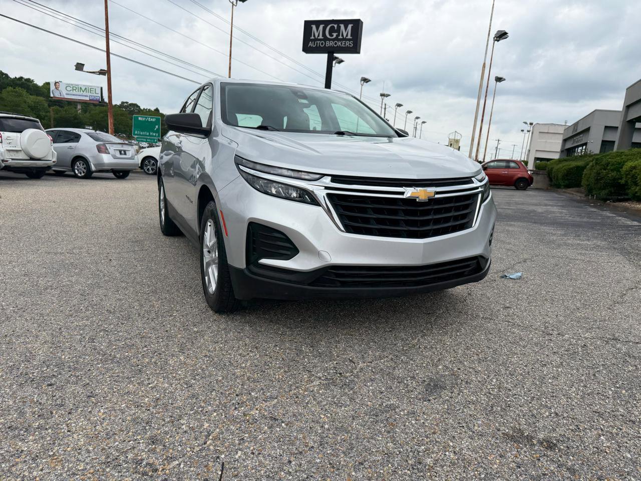 Used 2022 Chevrolet Equinox LS w/ Driver Confidence II Package FWD image 4