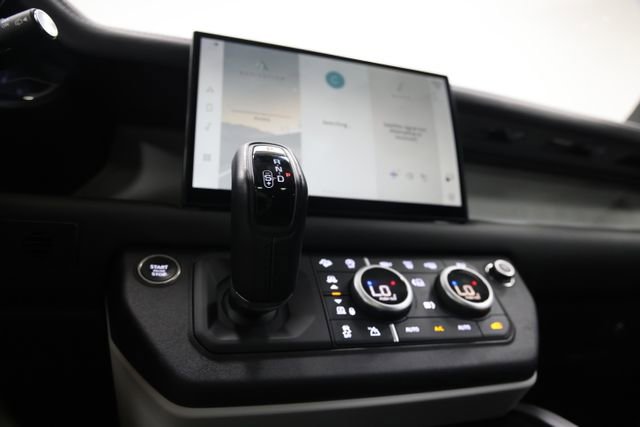 Used 2023 Land Rover Defender 130 SE image 28