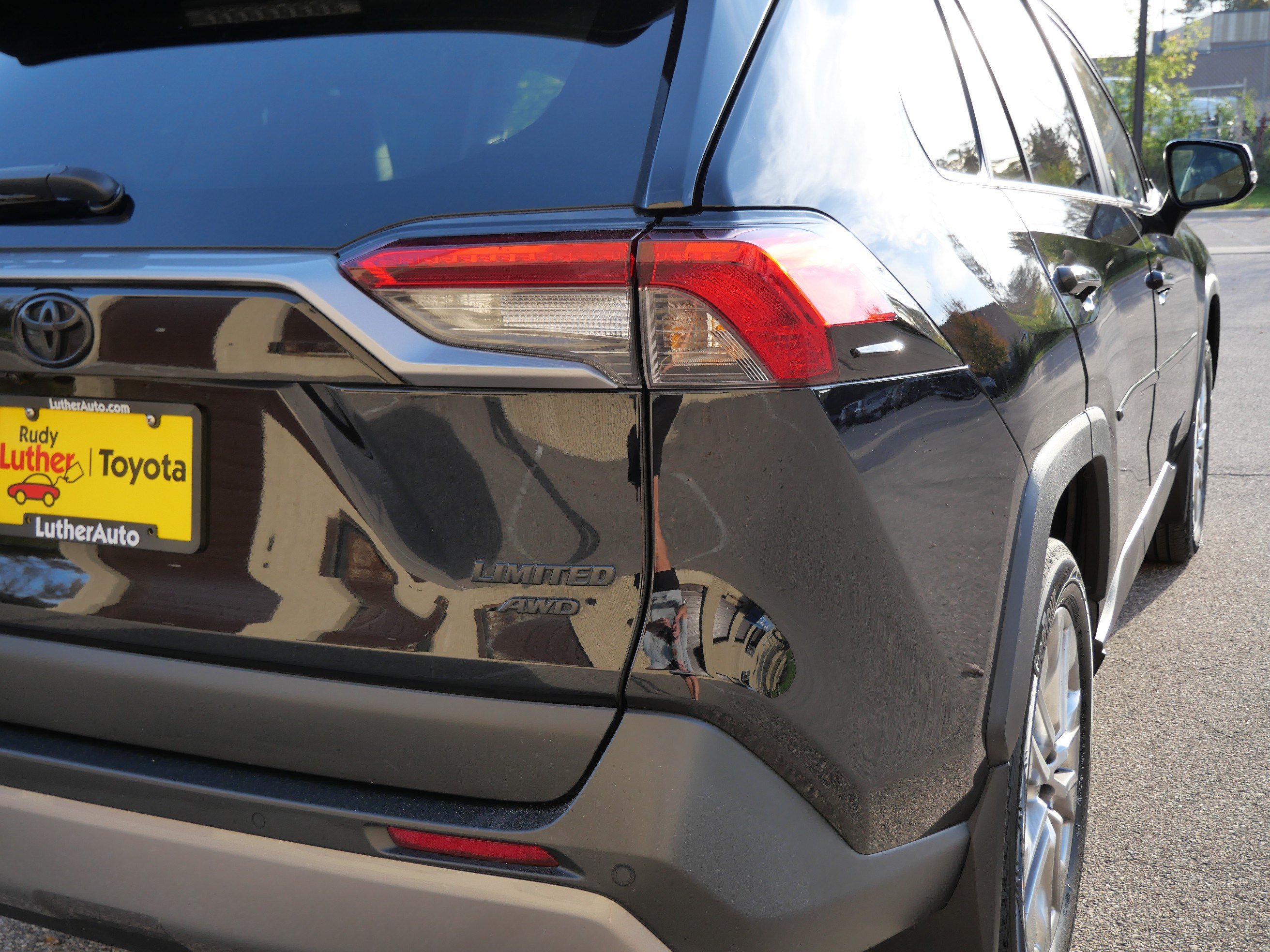 Certified 2023 Toyota RAV4 Limited w/ Limited Grade Weather Package AWD/4WD image 18