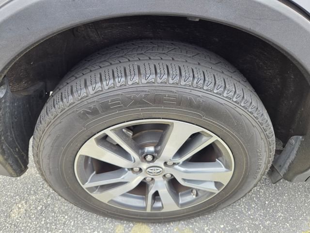 Used 2016 Toyota RAV4 XLE image 9