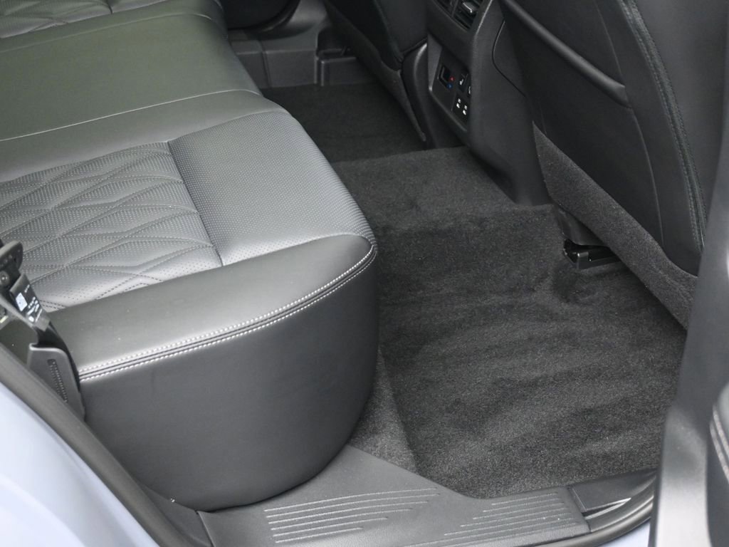 Certified 2025 Nissan Rogue Platinum w/ Tech Package image 9