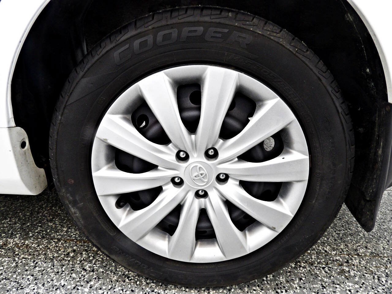 Used 2013 Toyota Corolla LE FWD image 18